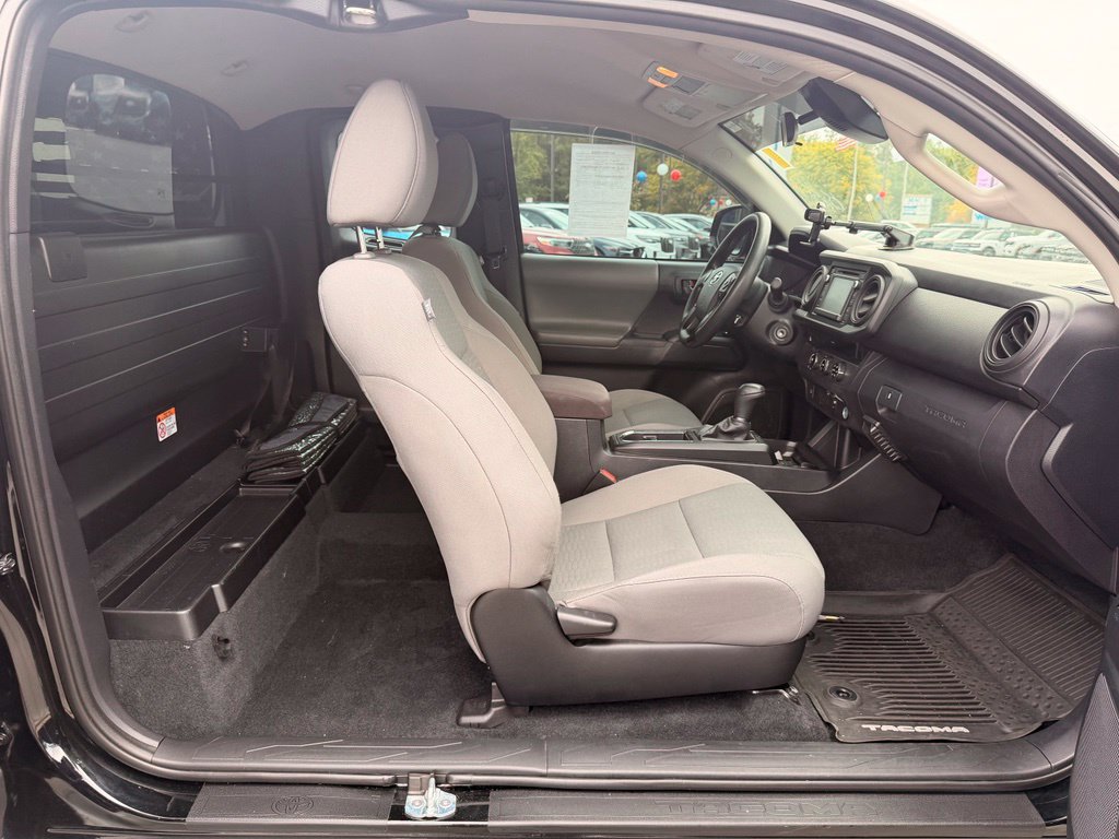 Used 2018 Toyota Tacoma SR RWD image 11