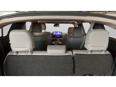 Certified 2025 Toyota Sienna XLE FWD image 34