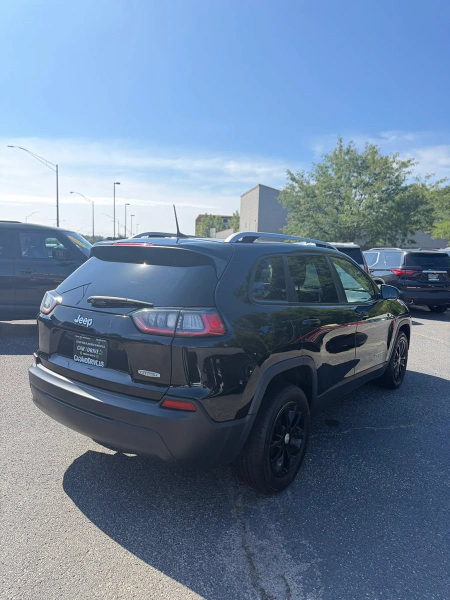 Used 2021 Jeep Cherokee Latitude FWD image 5