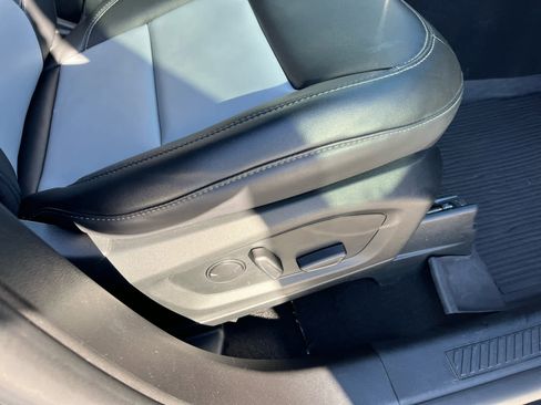 Used 2023 Ford Explorer XLT w/ Equipment Group 202A image 12