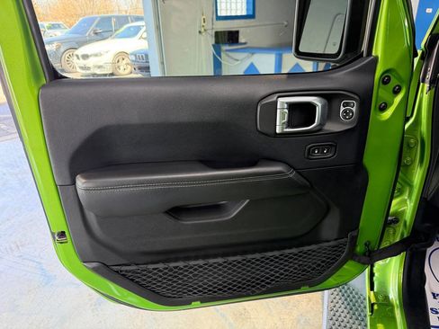 Used 2019 Jeep Wrangler Unlimited Sahara image 41