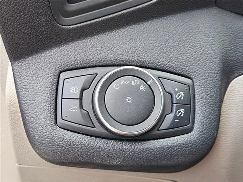 Used 2017 Ford Escape SE w/ Equipment Group 201A FWD image 9