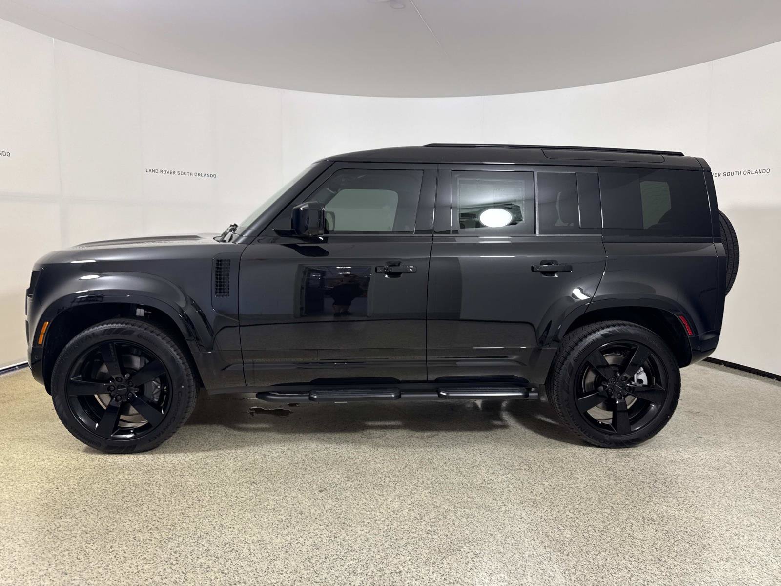 New 2026 Land Rover Defender 110 X-Dynamic SE AWD/4WD image 2