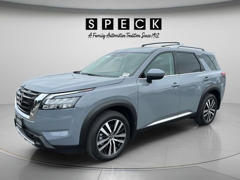 Used 2025 Nissan Pathfinder Platinum w/ Cargo Package AWD/4WD image 1