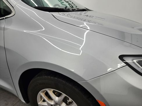 Used 2024 Chrysler Pacifica Touring-L image 22