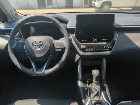 Certified 2024 Toyota Corolla Cross XLE w/ Convenience Package FWD image 6