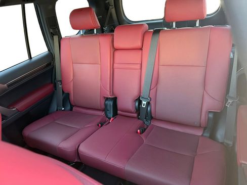 Used 2023 Lexus GX 460 Premium image 13