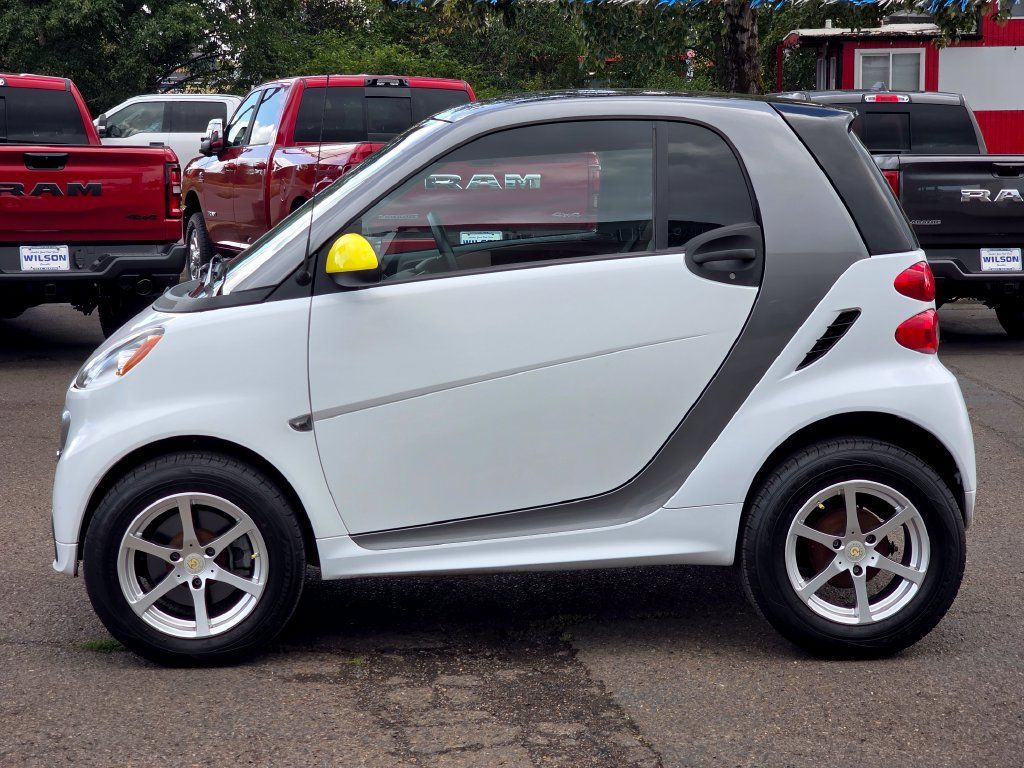 Used 2014 smart fortwo passion RWD image 7