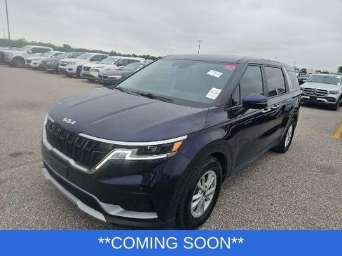 Used 2023 Kia Carnival LX FWD image 1