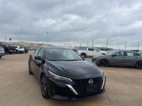 Certified 2025 Nissan Sentra SV image 2