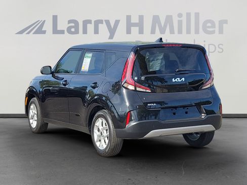 Used 2025 Kia Soul LX w/ LX Technology Package FWD image 6