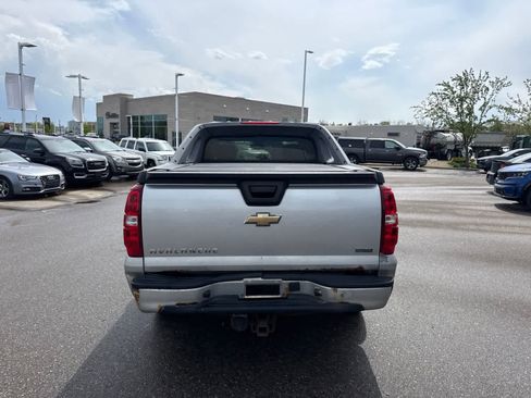 Used 2010 Chevrolet Avalanche LT AWD/4WD image 4
