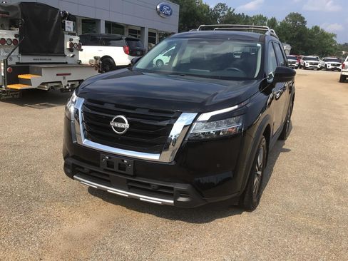 Used 2024 Nissan Pathfinder SL FWD image 5