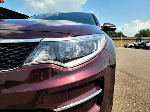 Used 2018 Kia Optima LX w/ 17" Alloy Wheels Package FWD image 14