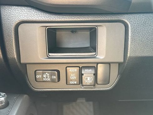 Used 2017 Toyota Tacoma TRD Off-Road AWD/4WD image 31