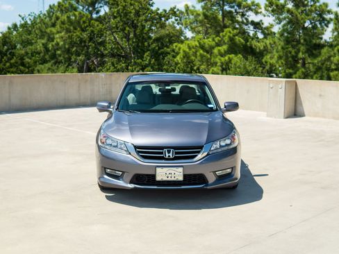 Used 2013 Honda Accord Touring image 3