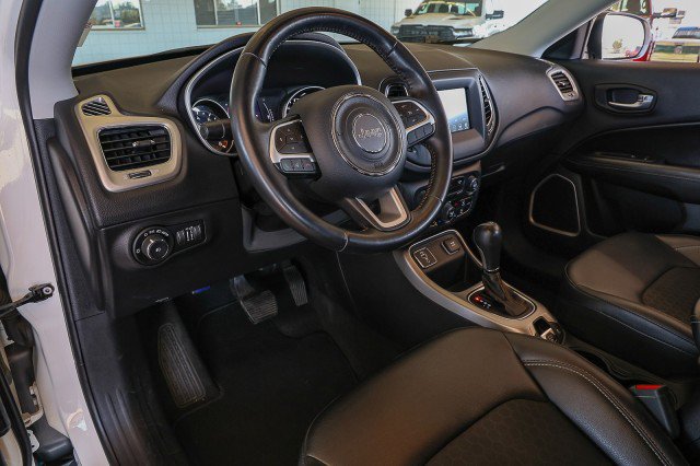 Used 2019 Jeep Compass Latitude FWD image 11