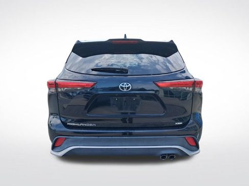 Used 2021 Toyota Highlander XSE FWD image 8