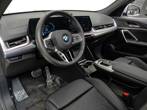 Used 2025 BMW X2 xDrive28i AWD/4WD image 3