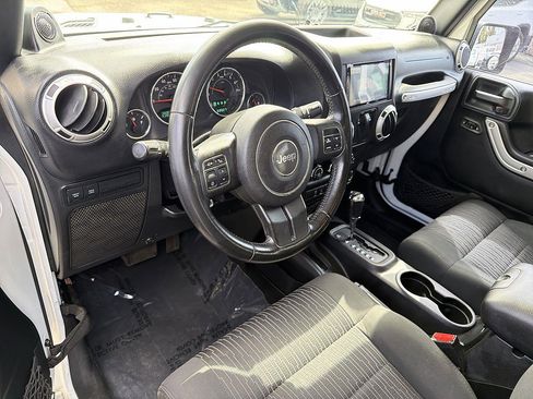 Used 2011 Jeep Wrangler Rubicon w/ PWR Convenience Group AWD/4WD image 9