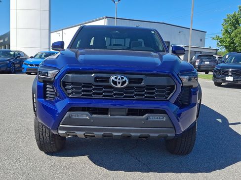 Used 2025 Toyota Tacoma TRD Off-Road w/ TRD Off Road Upgrade Package AWD/4WD image 2
