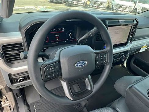 New 2025 Ford F250 XLT w/ Black Appearance Package image 31