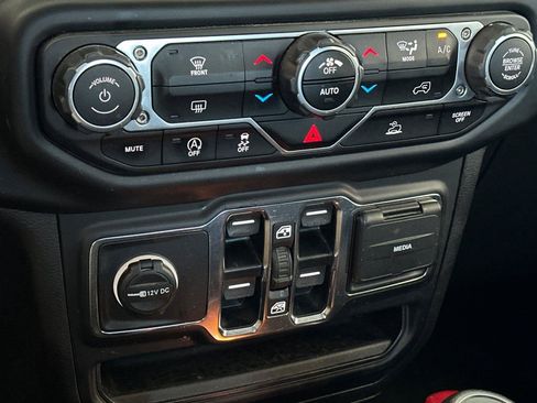 Used 2023 Jeep Gladiator Sport AWD/4WD image 18