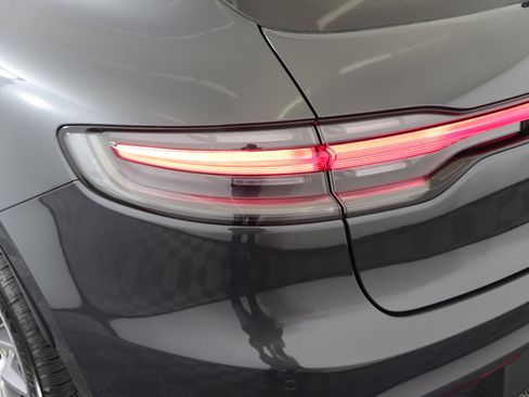 Used 2025 Porsche Macan image 14