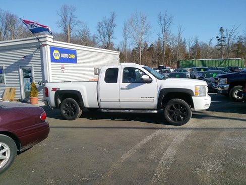Used 2011 Chevrolet Silverado 1500 LTZ w/ LTZ Plus Package image 4