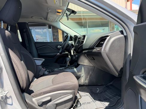 Used 2020 Jeep Cherokee Latitude FWD image 22