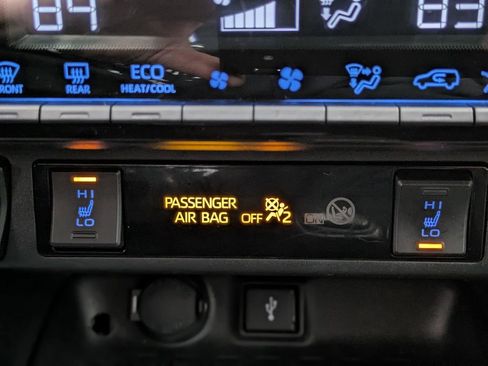 Used 2021 Toyota RAV4 XLE w/ XLE Grade Weather Package image 6