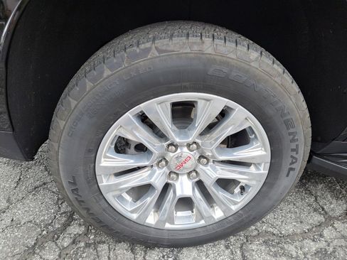 Used 2025 GMC Yukon Denali AWD/4WD image 16