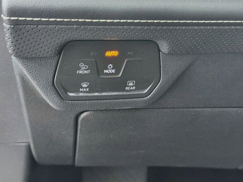 Used 2024 Volkswagen Atlas SE FWD image 16