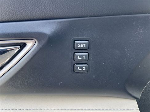 Certified 2022 Subaru Ascent Limited w/ Technology Package image 32