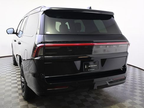 New 2025 Lincoln Navigator Reserve w/ Jet Appearance Package image 4
