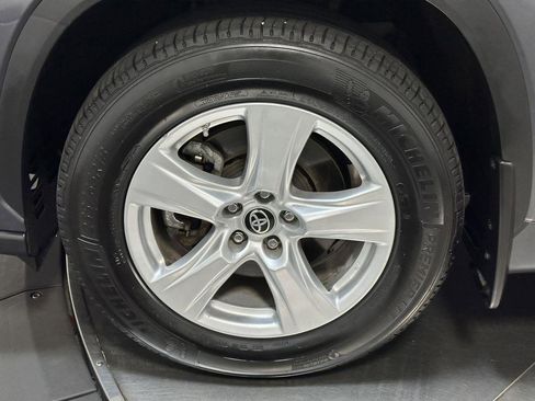 Used 2023 Toyota Highlander LE image 18