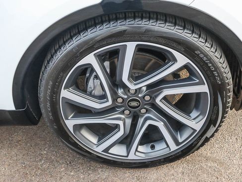 Used 2024 Land Rover Discovery Dynamic SE image 13