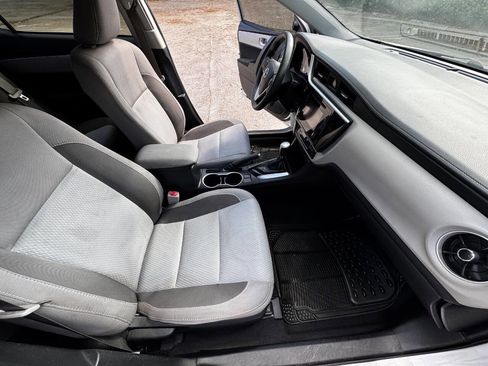 Used 2018 Toyota Corolla LE image 11