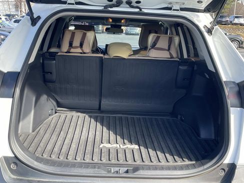 Used 2021 Toyota RAV4 LE FWD image 10