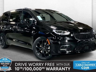 New 2026 Chrysler Pacifica Select w/ S Appearance Package