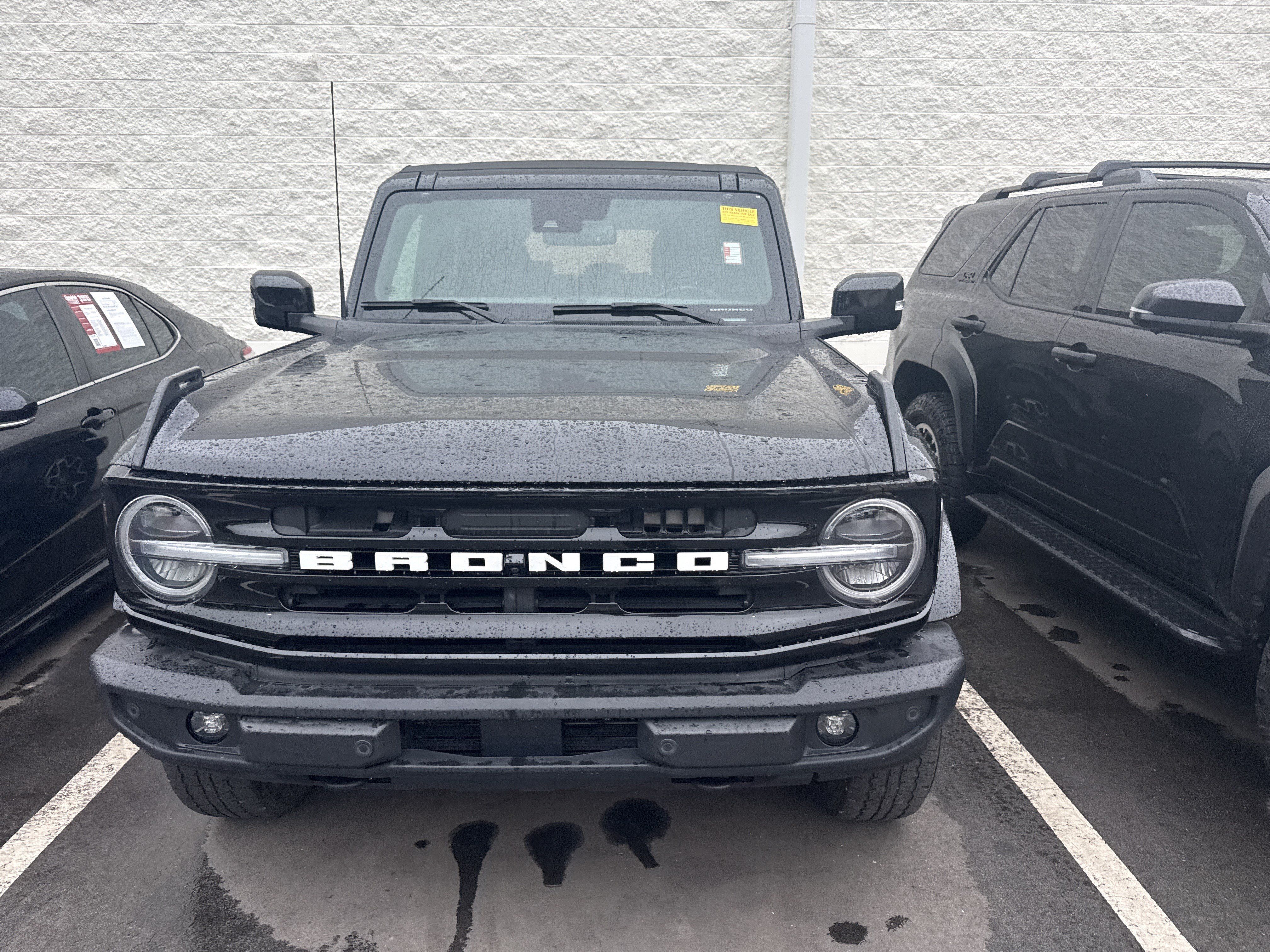 Used 2023 Ford Bronco Outer Banks AWD/4WD image 2