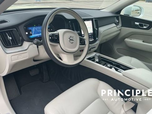 Certified 2023 Volvo XC60 B5 Plus AWD/4WD image 27
