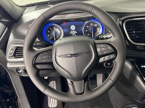 New 2026 Chrysler Pacifica Select image 13