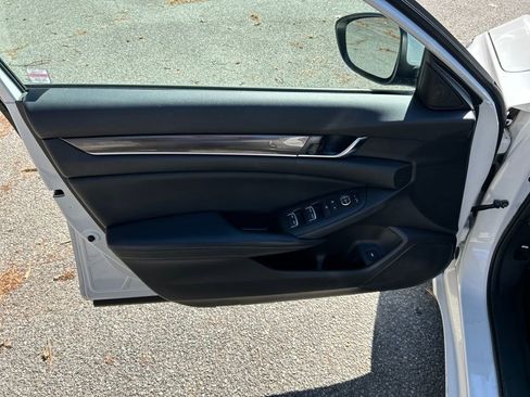 Used 2018 Honda Accord Sport image 13
