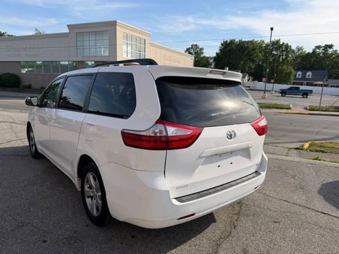 Used 2017 Toyota Sienna LE FWD image 6