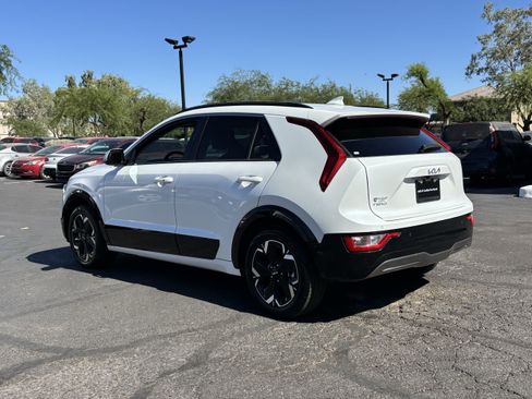 Certified 2023 Kia Niro Wind FWD image 3
