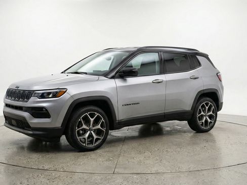 Used 2025 Jeep Compass Limited image 3