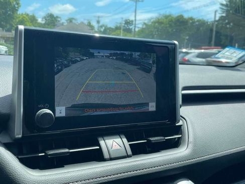 Used 2025 Toyota RAV4 XLE AWD/4WD image 31