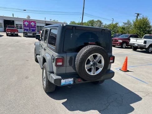 Used 2022 Jeep Wrangler Unlimited Sahara w/ Cold Weather Group AWD/4WD image 10