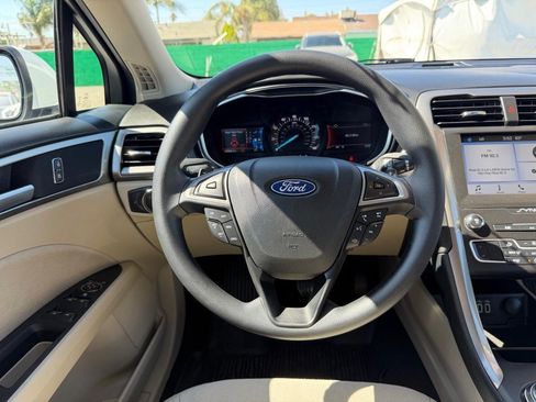Used 2019 Ford Fusion SE FWD image 27